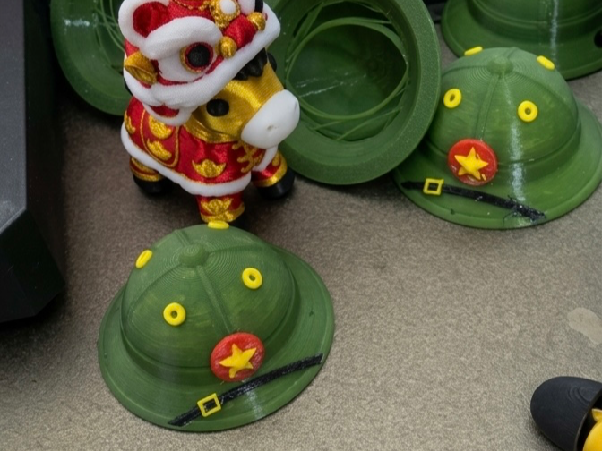 Vietnamese Pith Helmet Keychain - Mu Coi