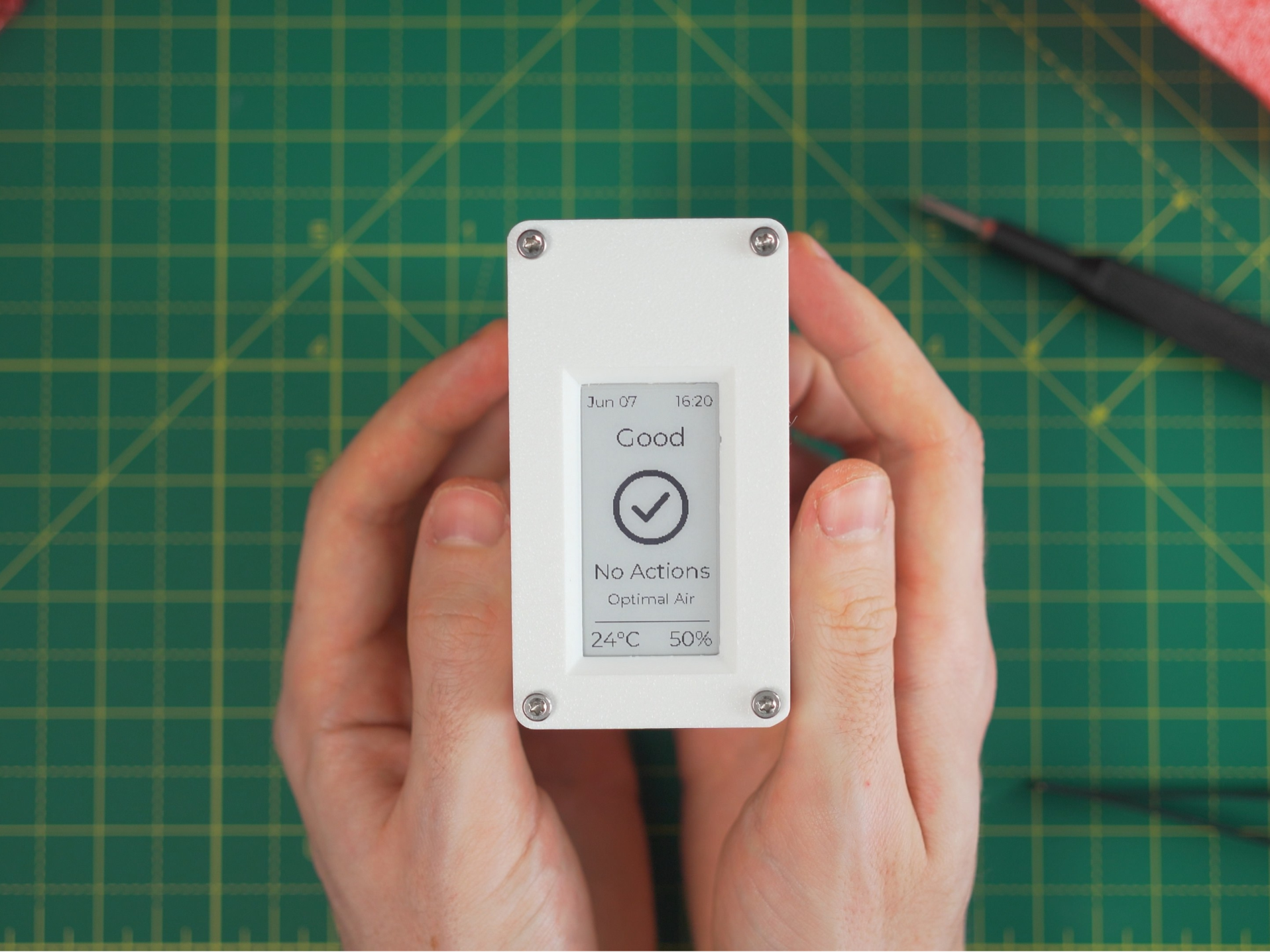 Smart Desktop Air Quality Monitor (ESP32 / SEN66)