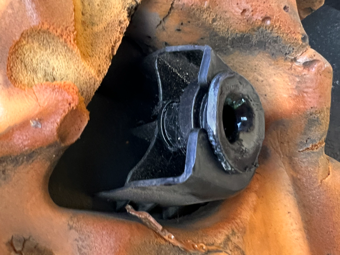 Citroen C5 MK2 enginecover rubber mounting grommet