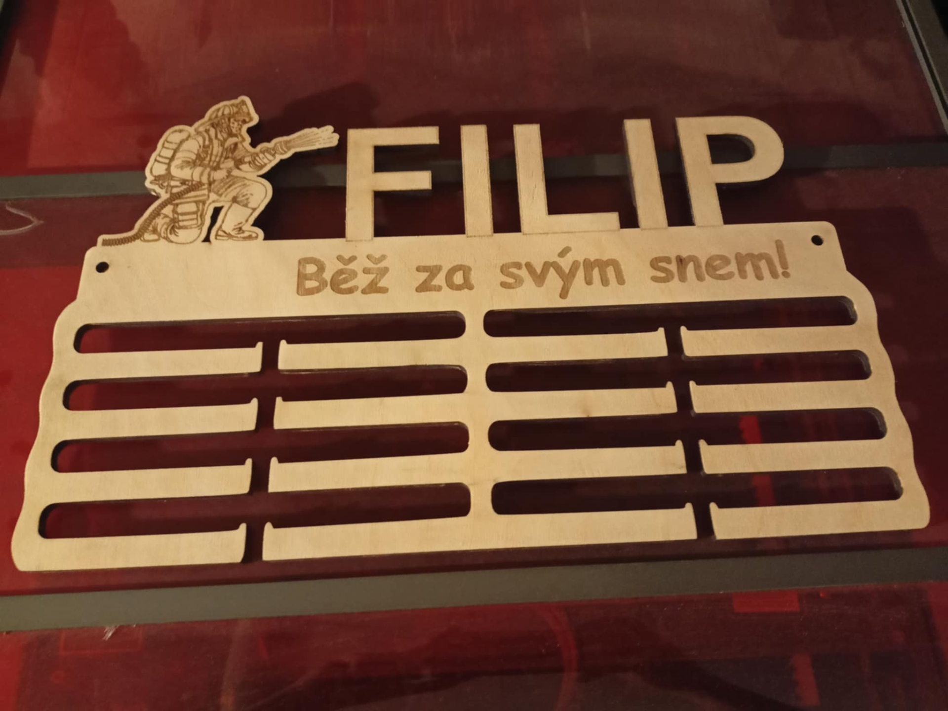 Držák na medaile