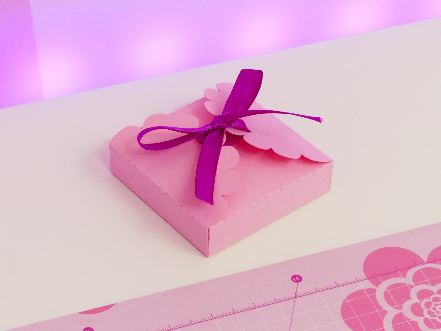 Pastry Gift Box – Small Papercraft Sweet Treat Box