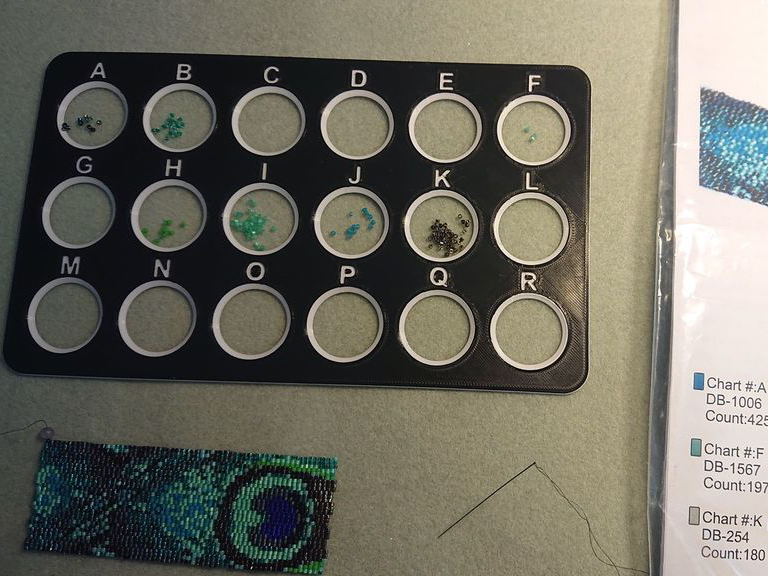 Bead divider tray