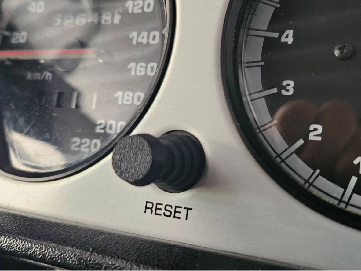 XTZ 750 Trip odometer knob