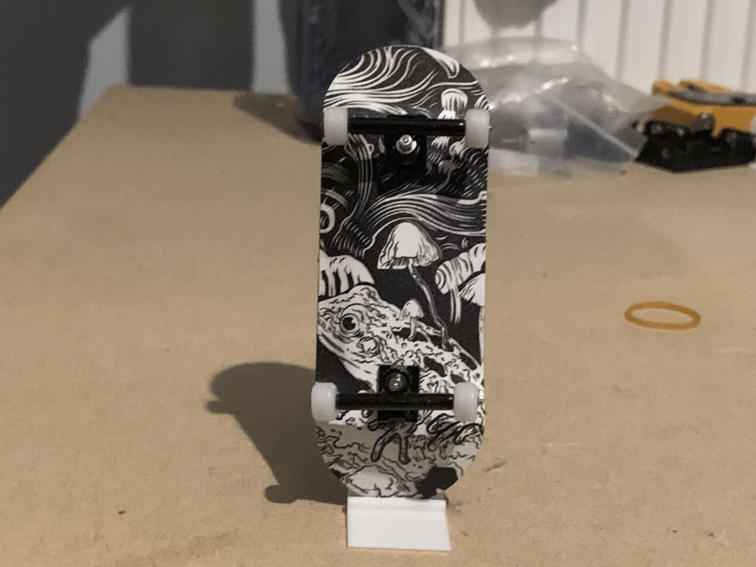 fingerboard displayer stand