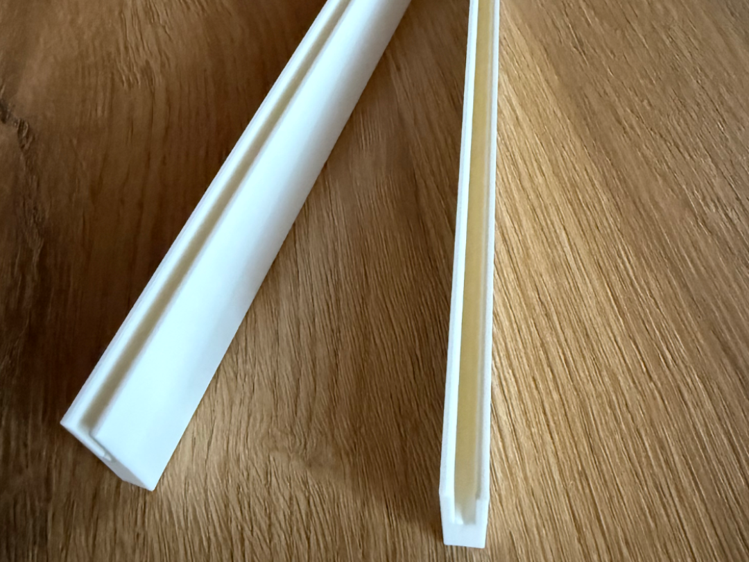 Paper holder for smartphone document scan