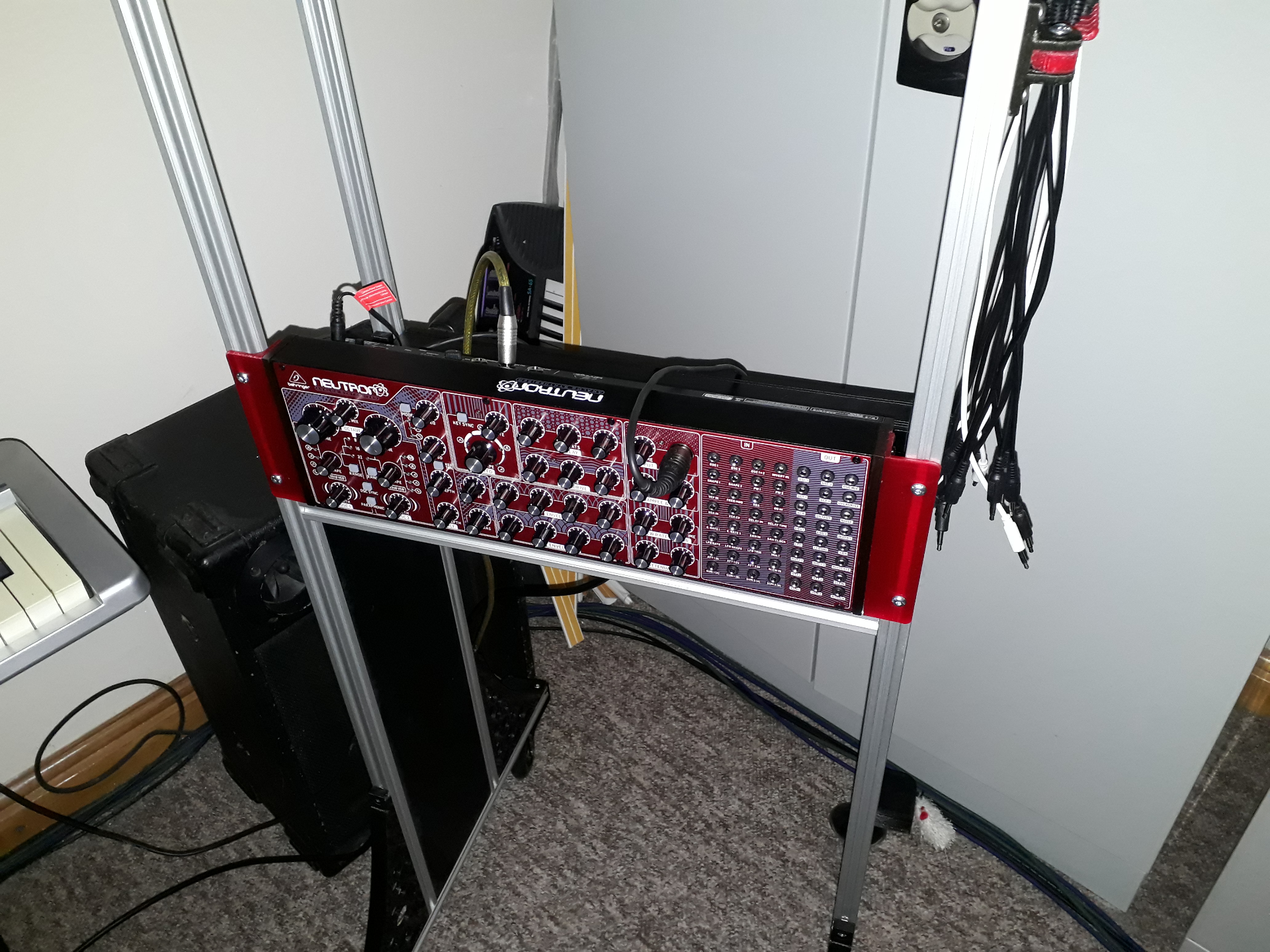 Behringer Neutron 80hp - 19" rack ears