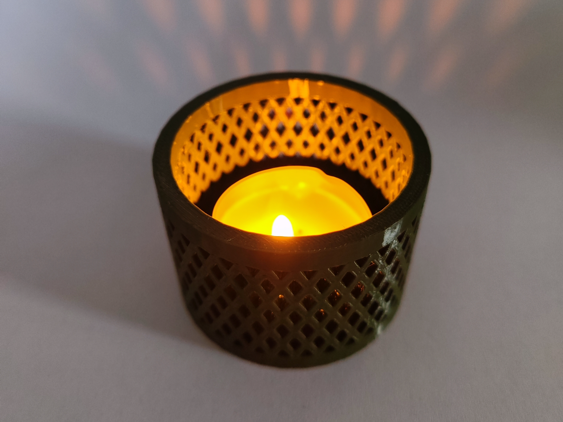 Classic Diamond Mesh Tealight Holder | Decor