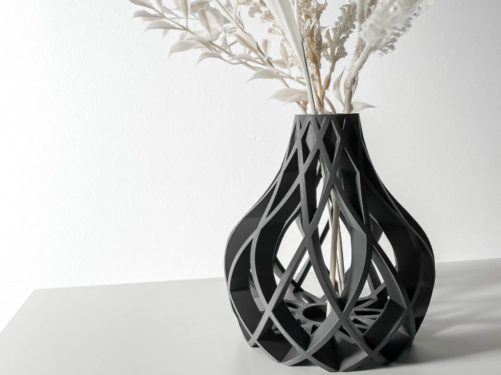 VASE WITH PASSING SLICES