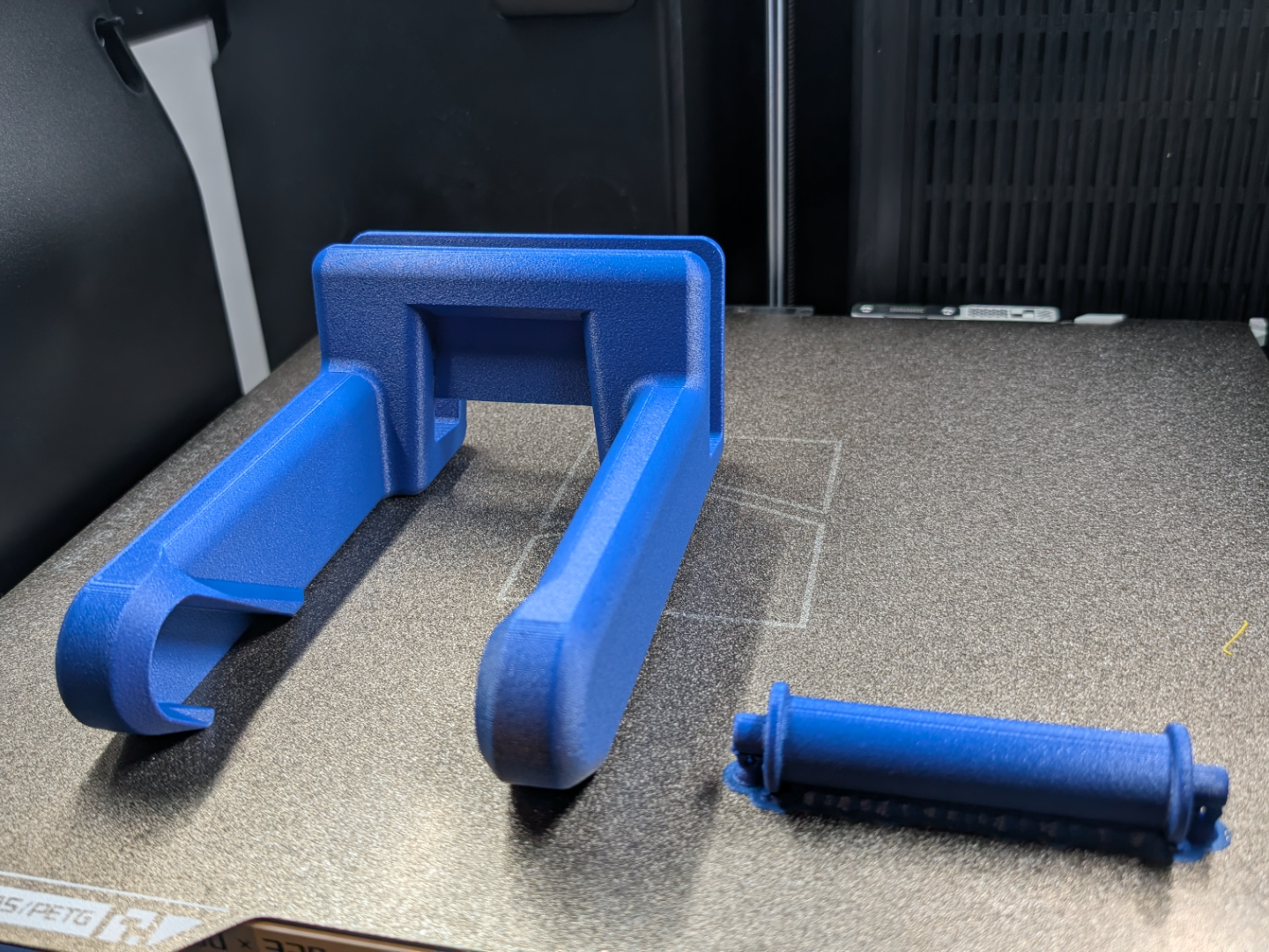 Shelf-hanging Spool Holder with bearings [Remix]