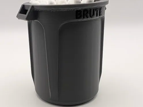 Detalied scaled BRUTE trash can