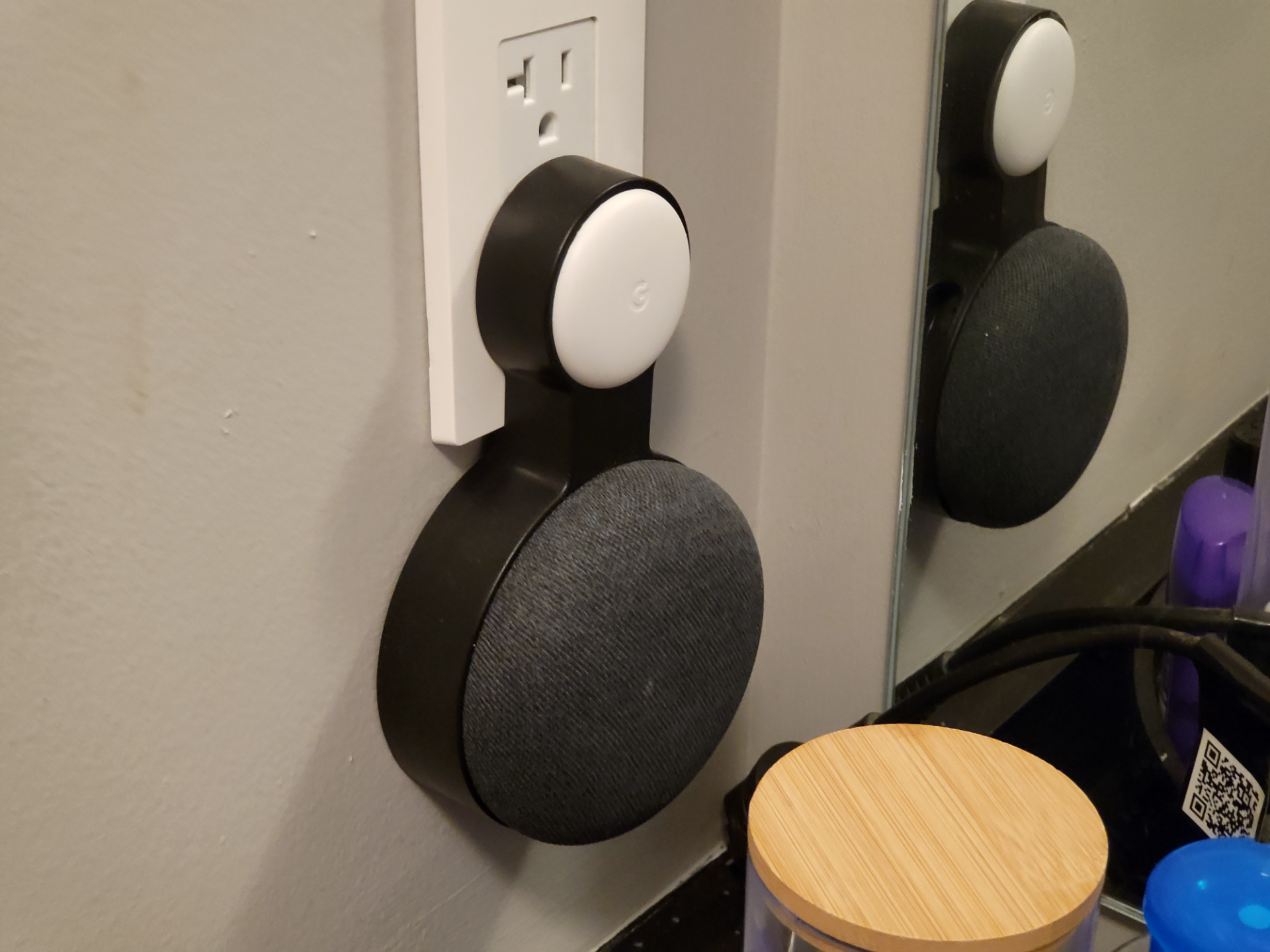 Google Home Mini - Gen 2 - Outlet Hanging Mount