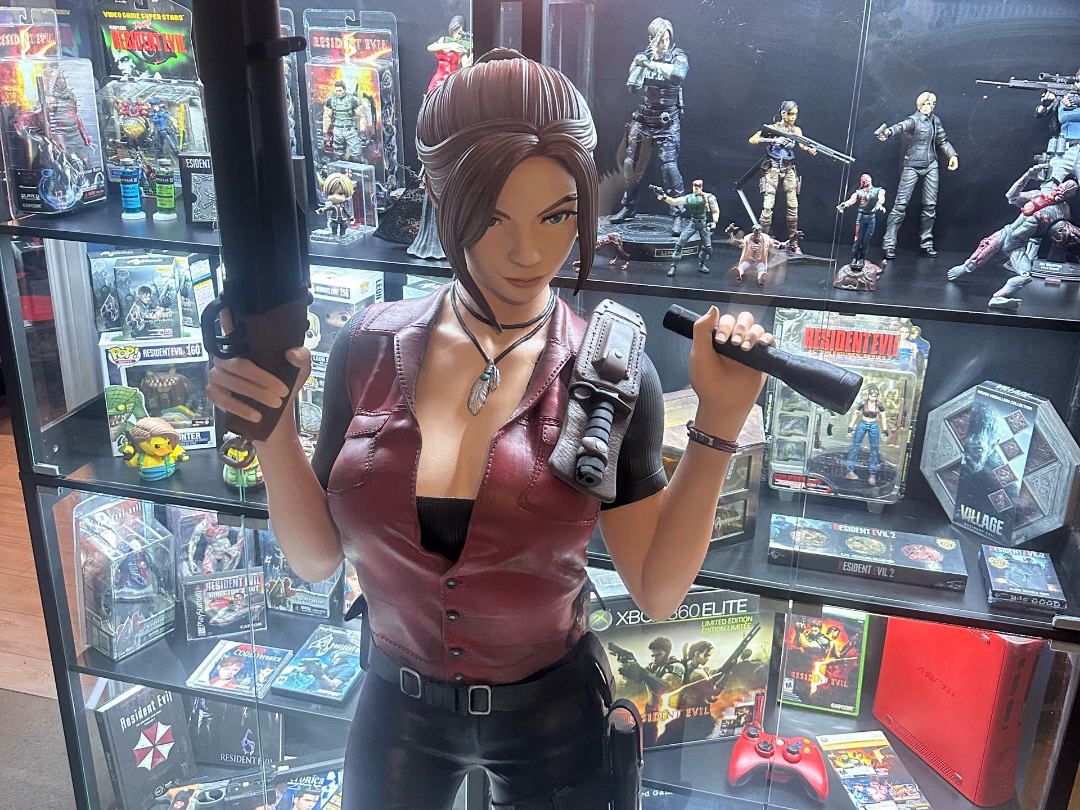 Life Size Resident Evil Claire Redfield Model