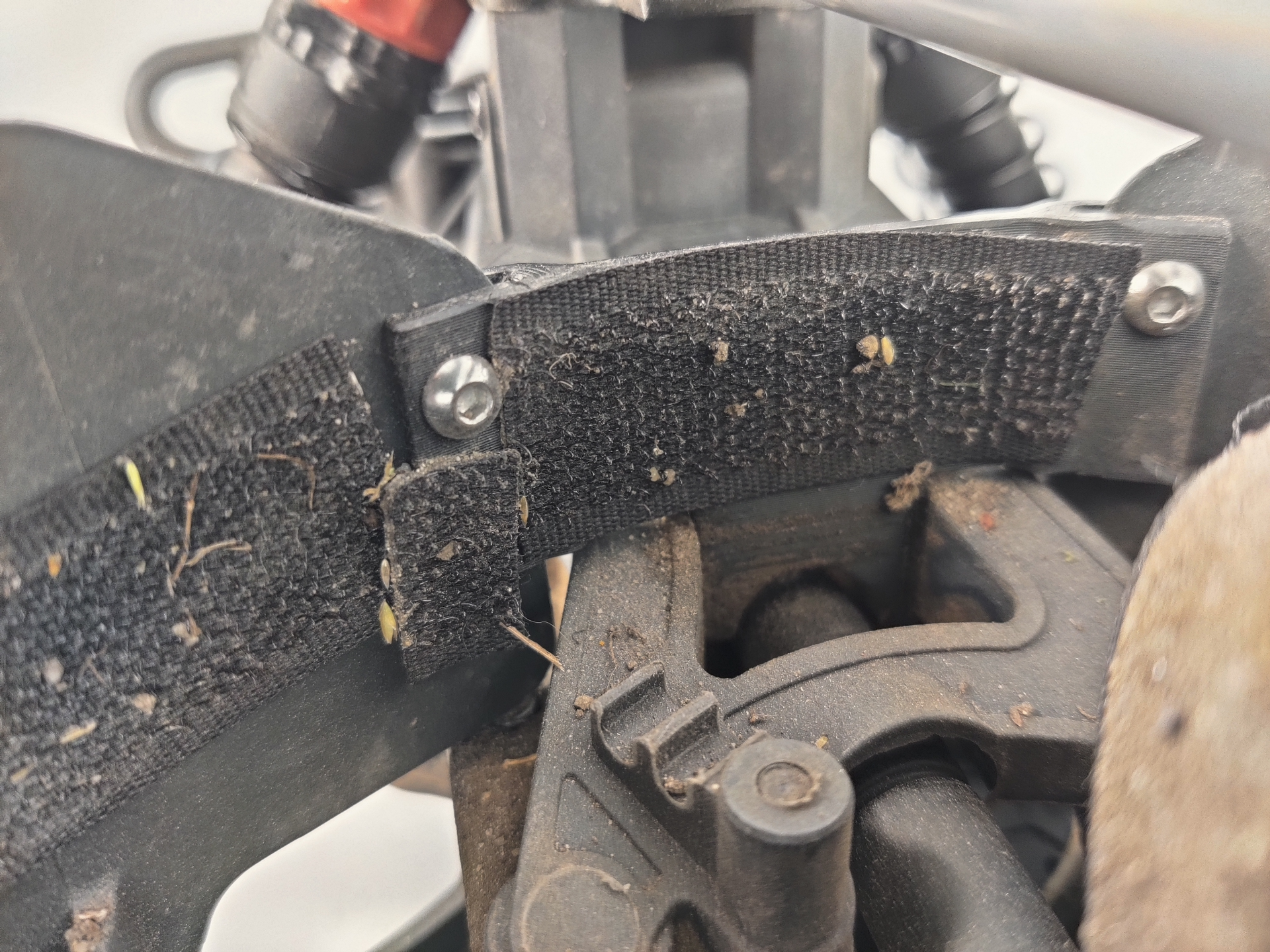 Gap filler Arrma Senton 3S BLX icw dust cover