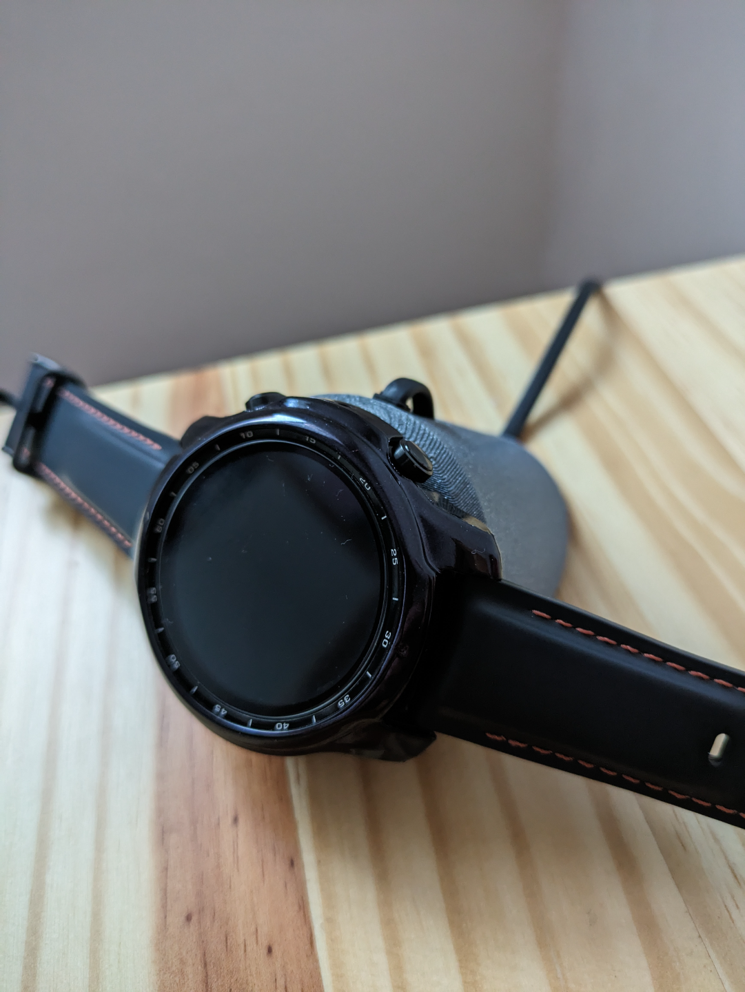 TicWatch Pro 3 GPS stand