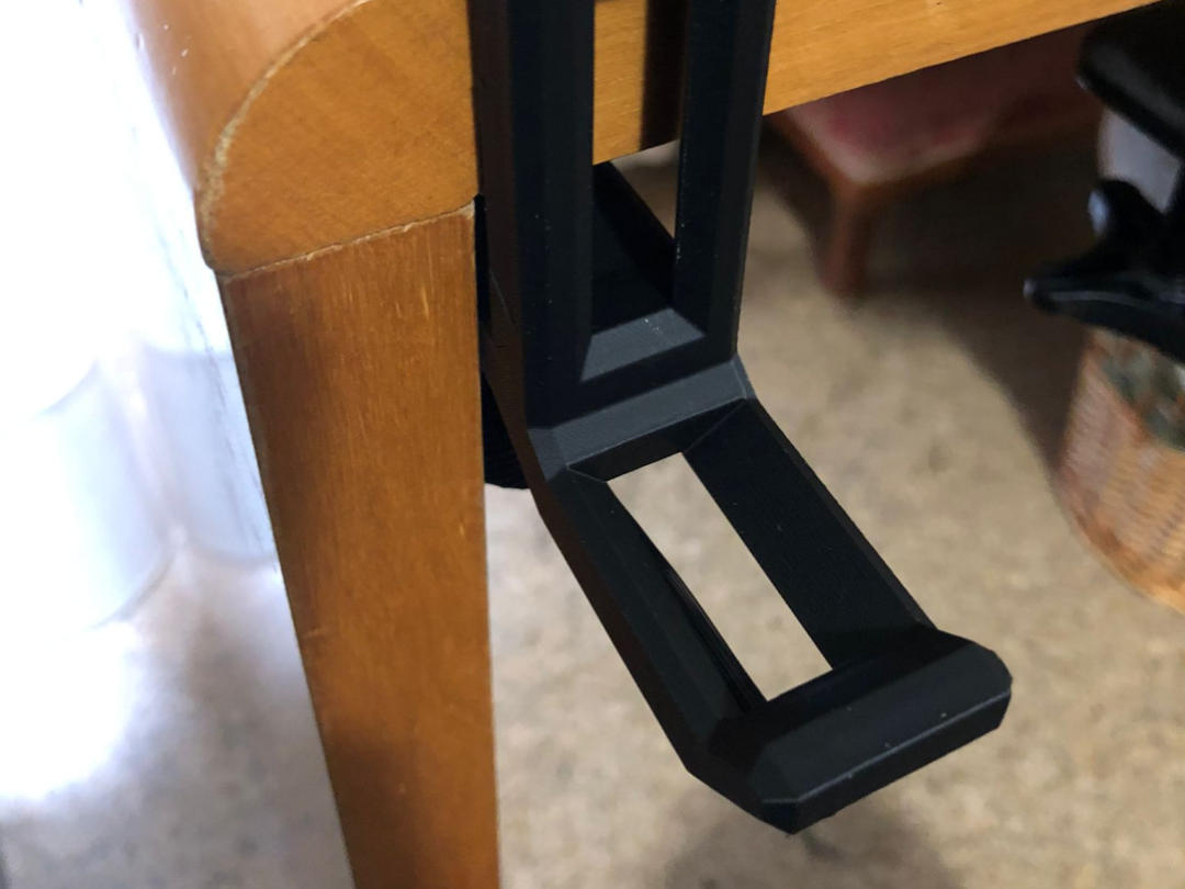 Headphone clamp holder - low material consumption