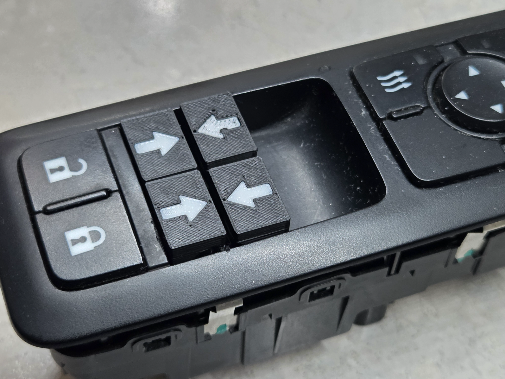 2020-2024 International Window Control Buttons
