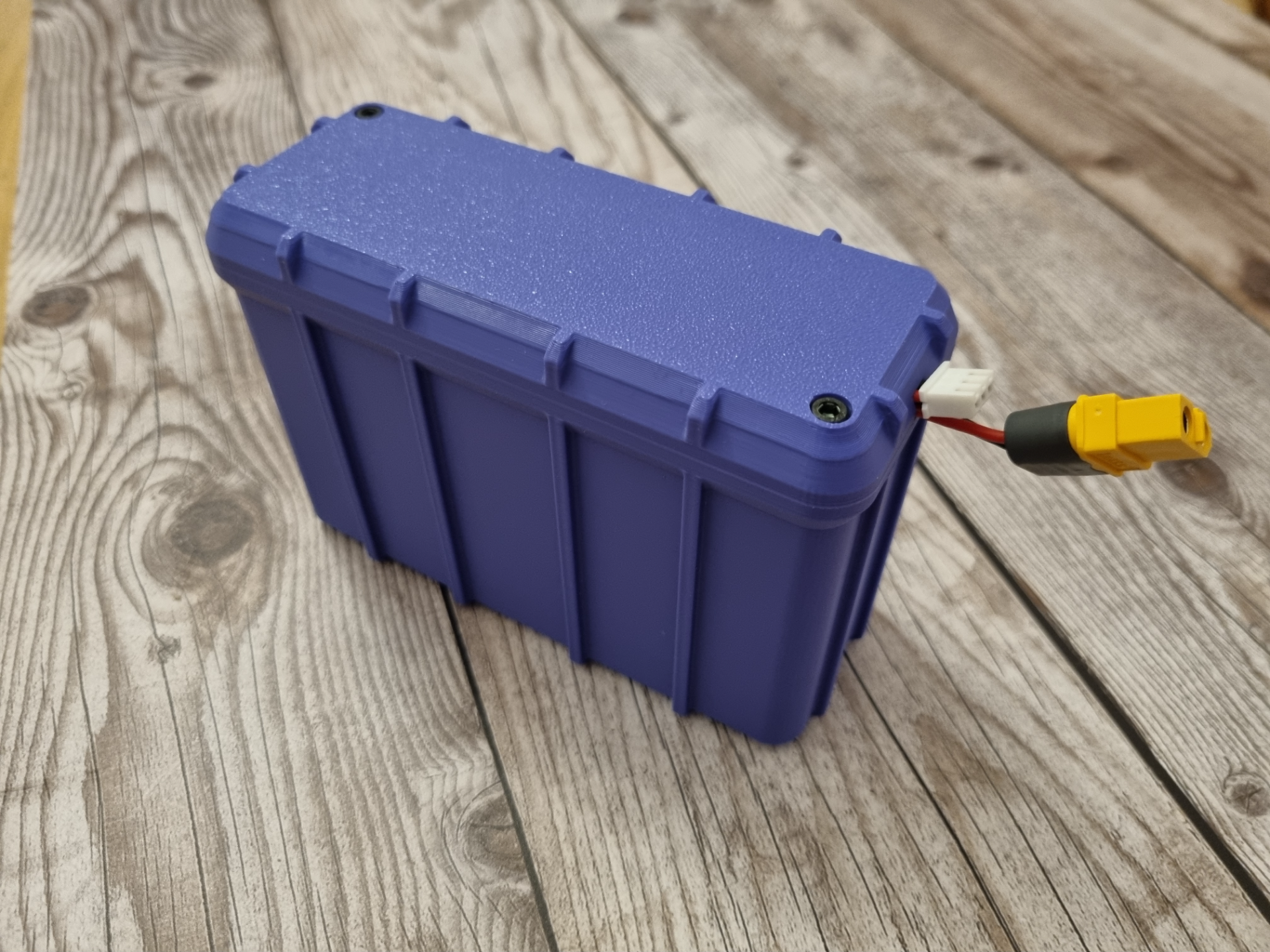 Rugged box 21700 battery 2s5p