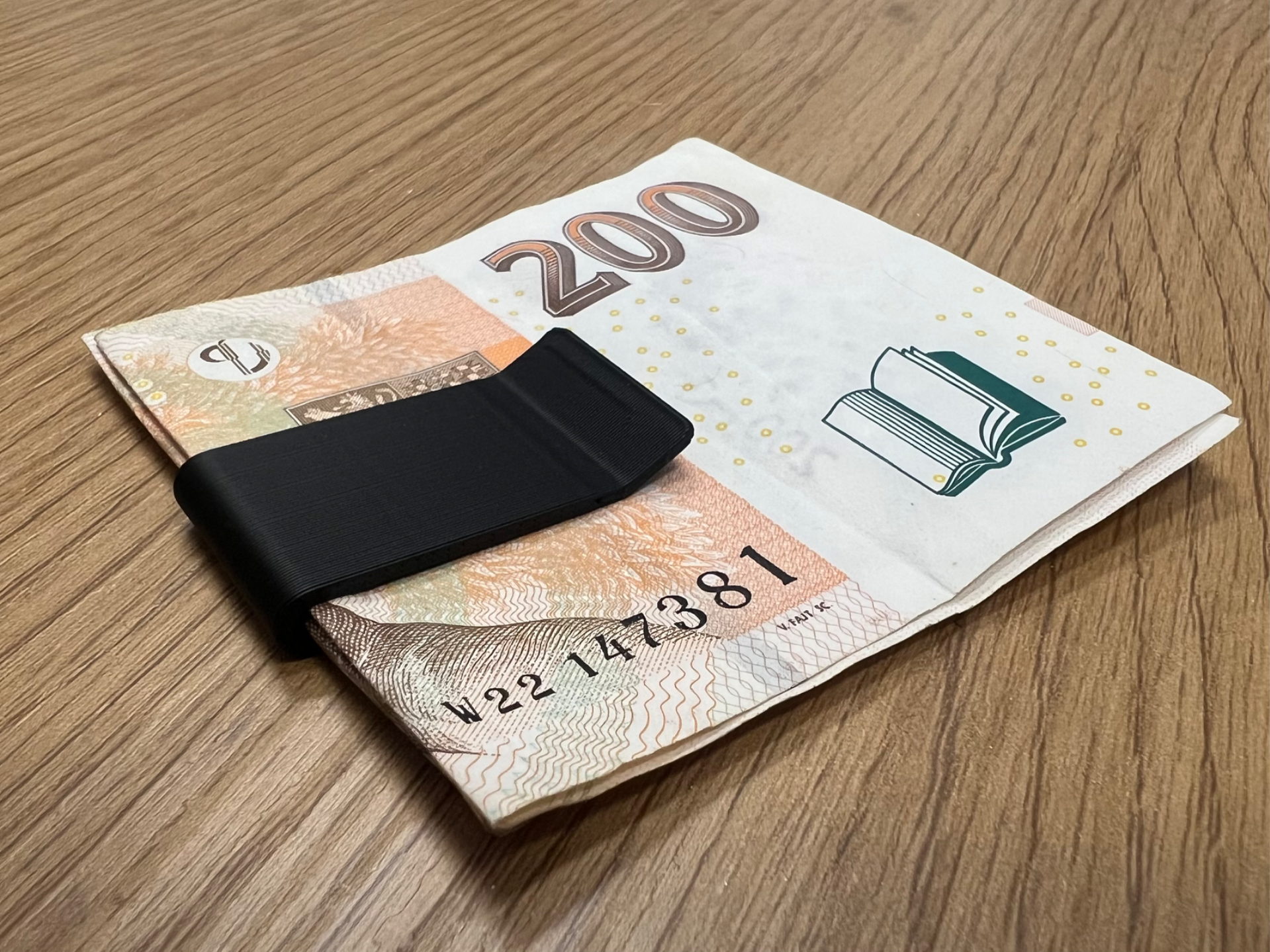 Simple minimalistic money clip (banknote holder