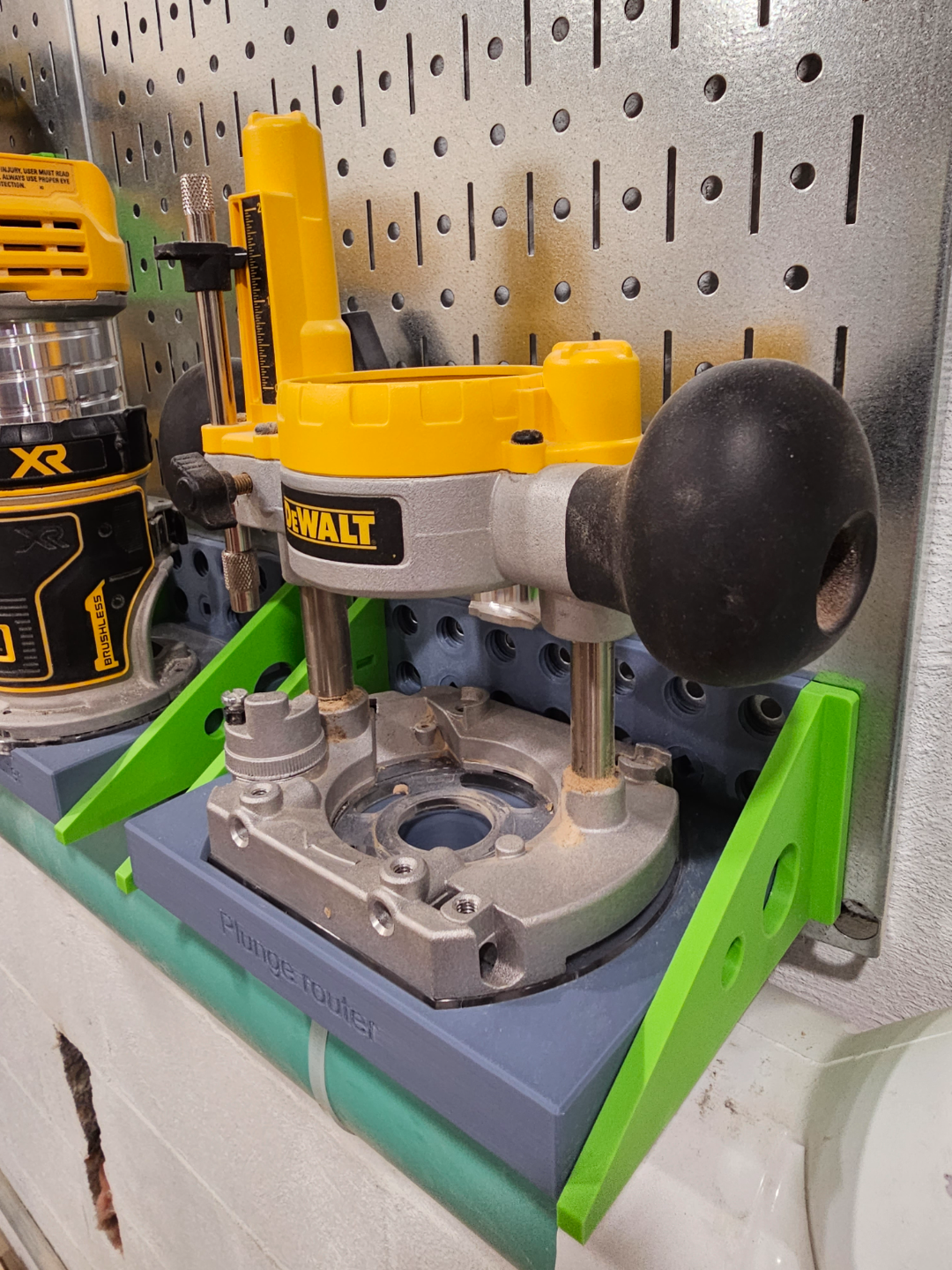 Dewalt plunge router for wall control