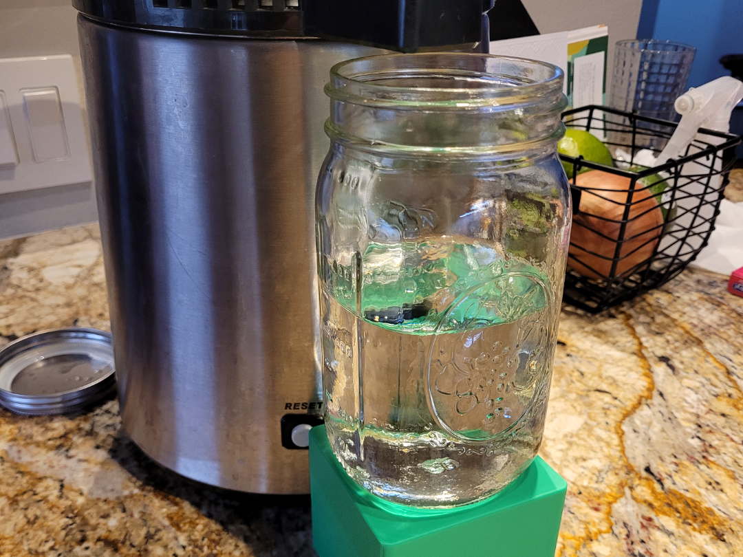Air still mason jar stand