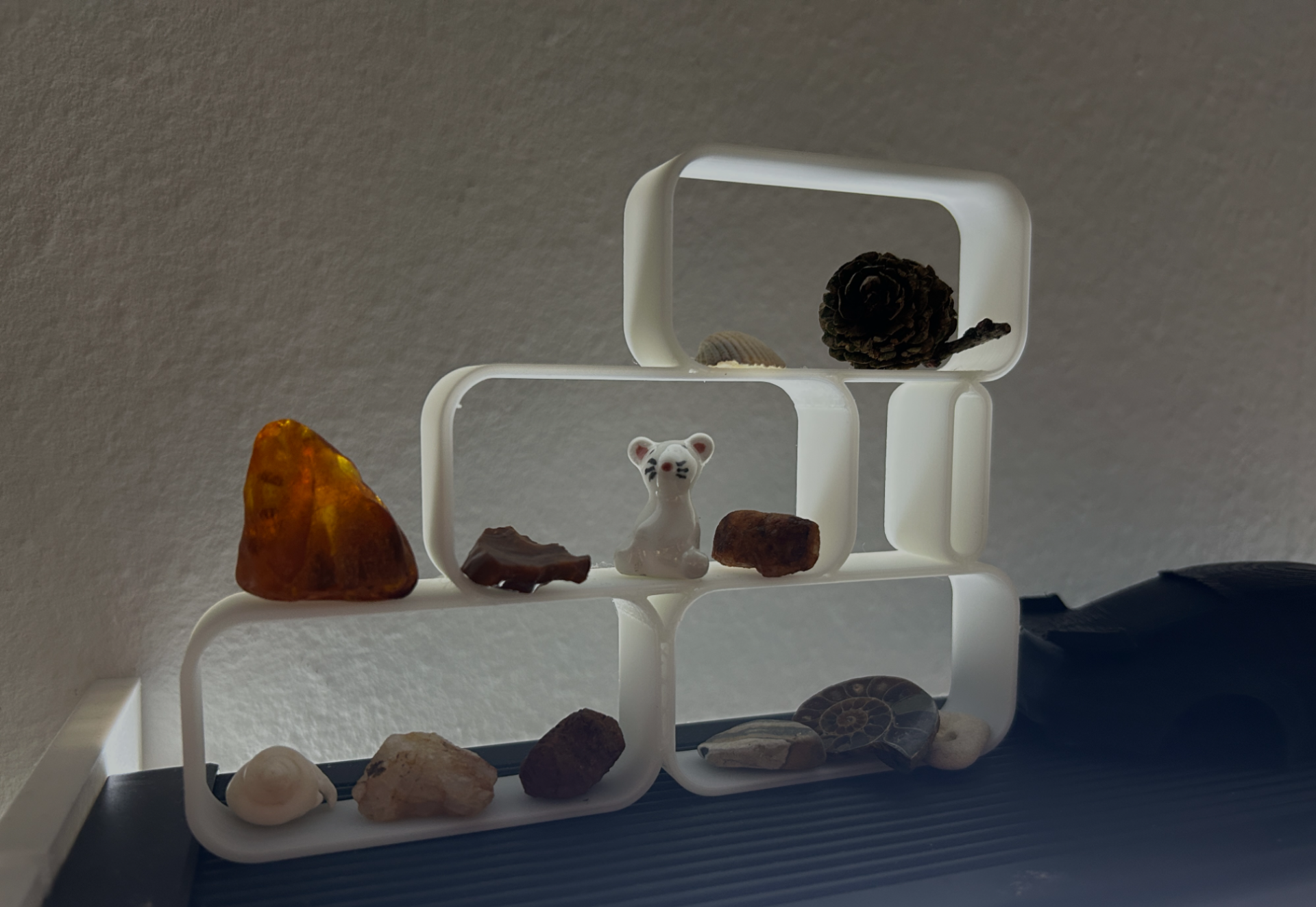 Display shelf modern