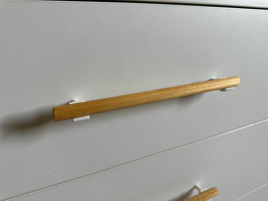 Customizable drawer handles w/ alignment plate