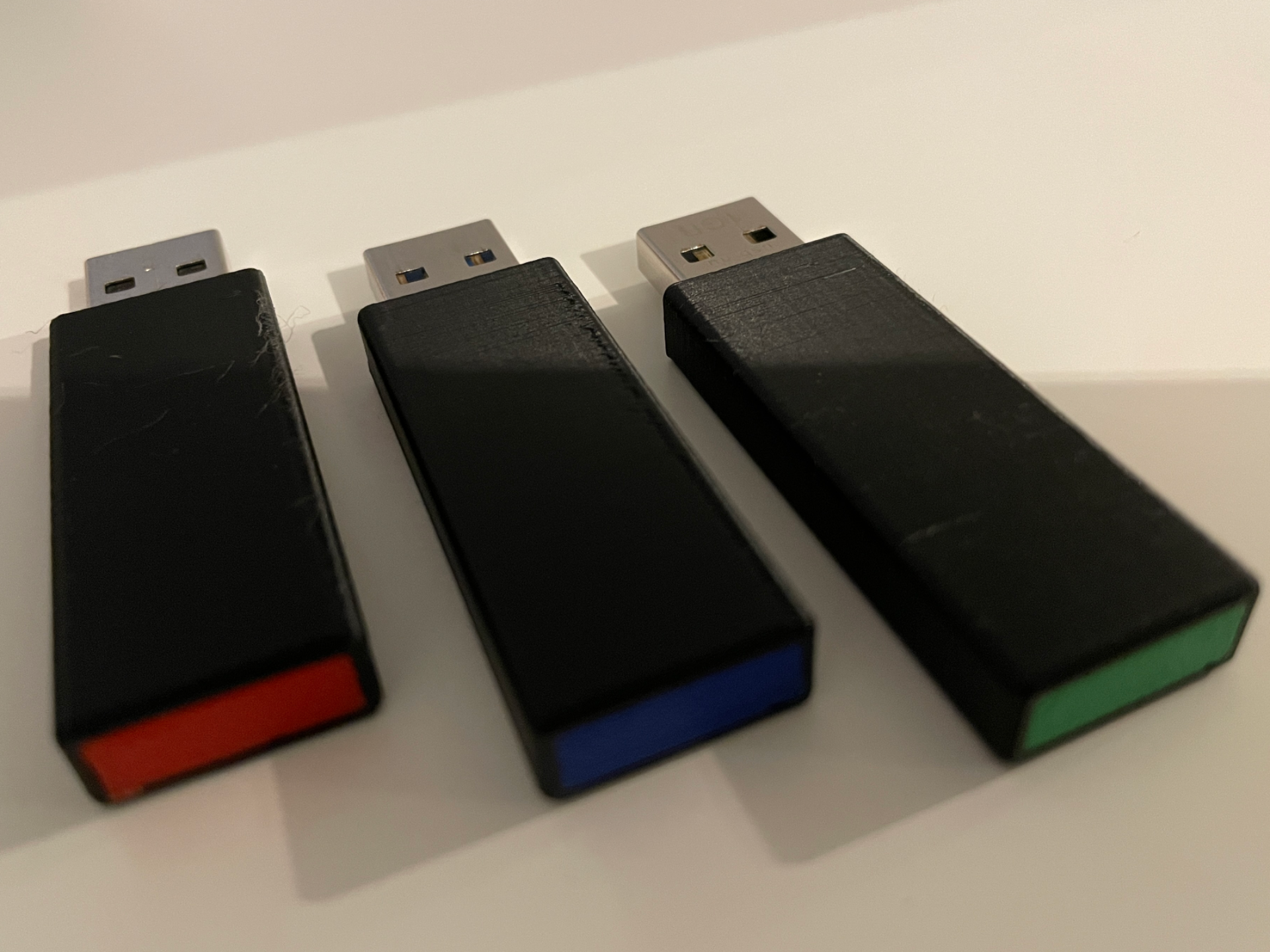 Universal USB thumbdrive housing