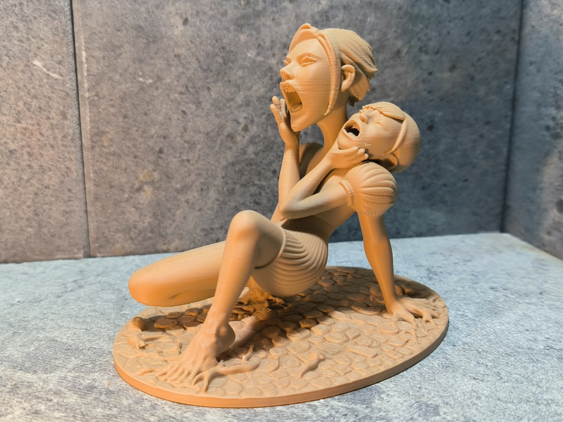 Skulptur - Verwurzelt im Alptraum