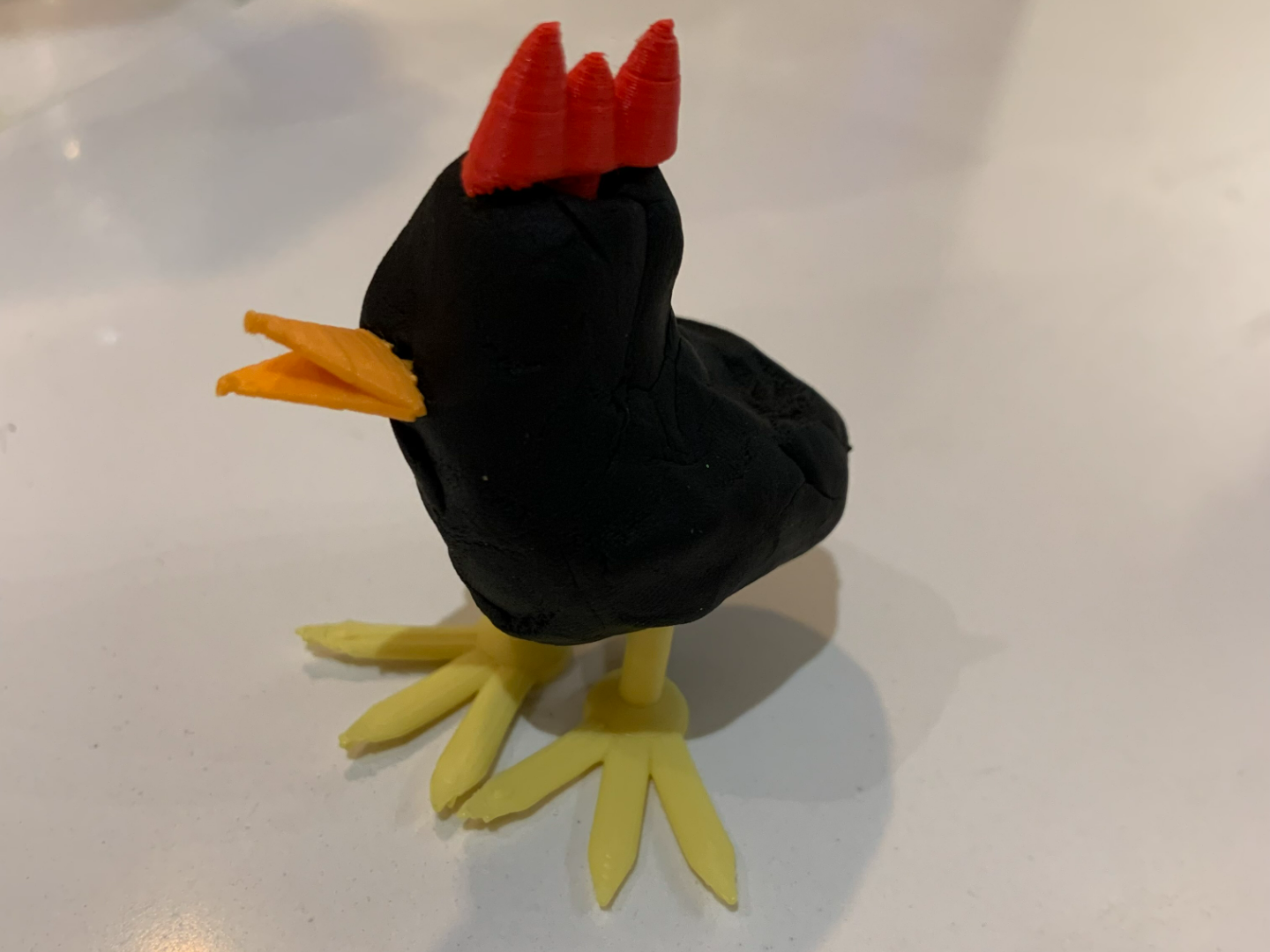 Onderdelen om een kip uit plasticine te maken
