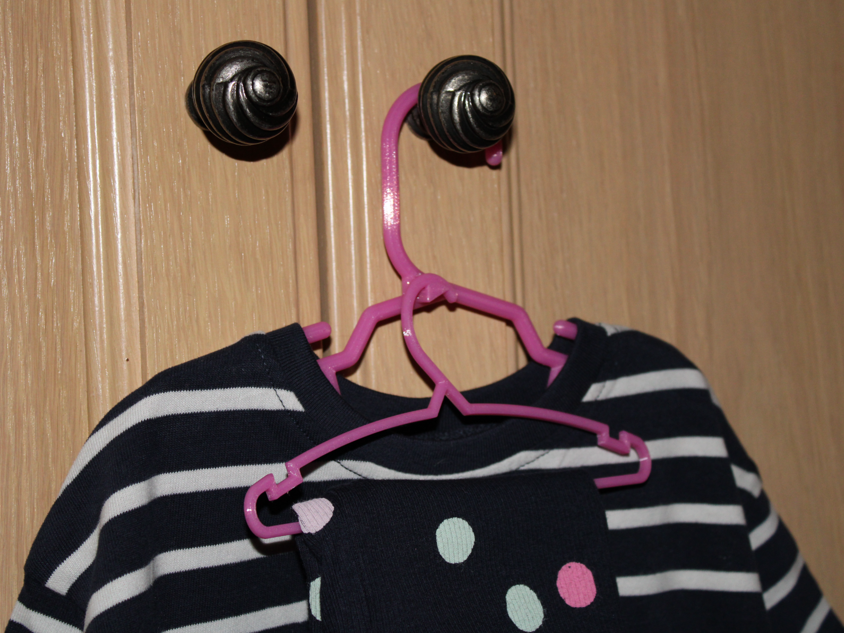 Modular Baby Clothes Hanger with Leggings Clip