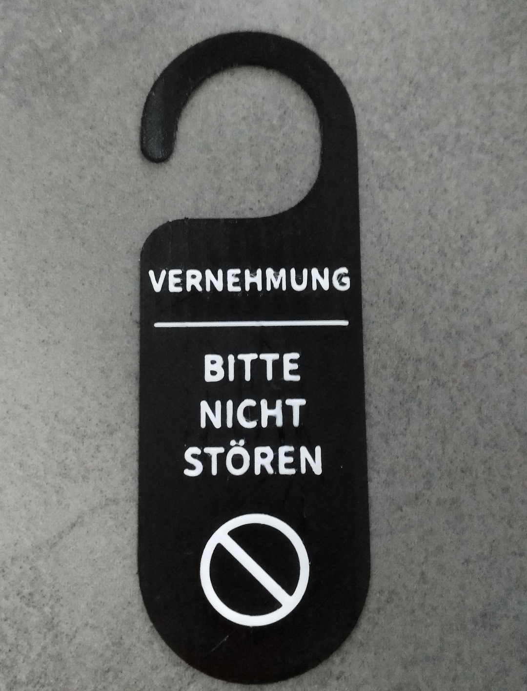 Vernehmung Türschild Behoerde