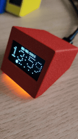 1.3" OLED and ESP32-C3 animated clock/PC monitor