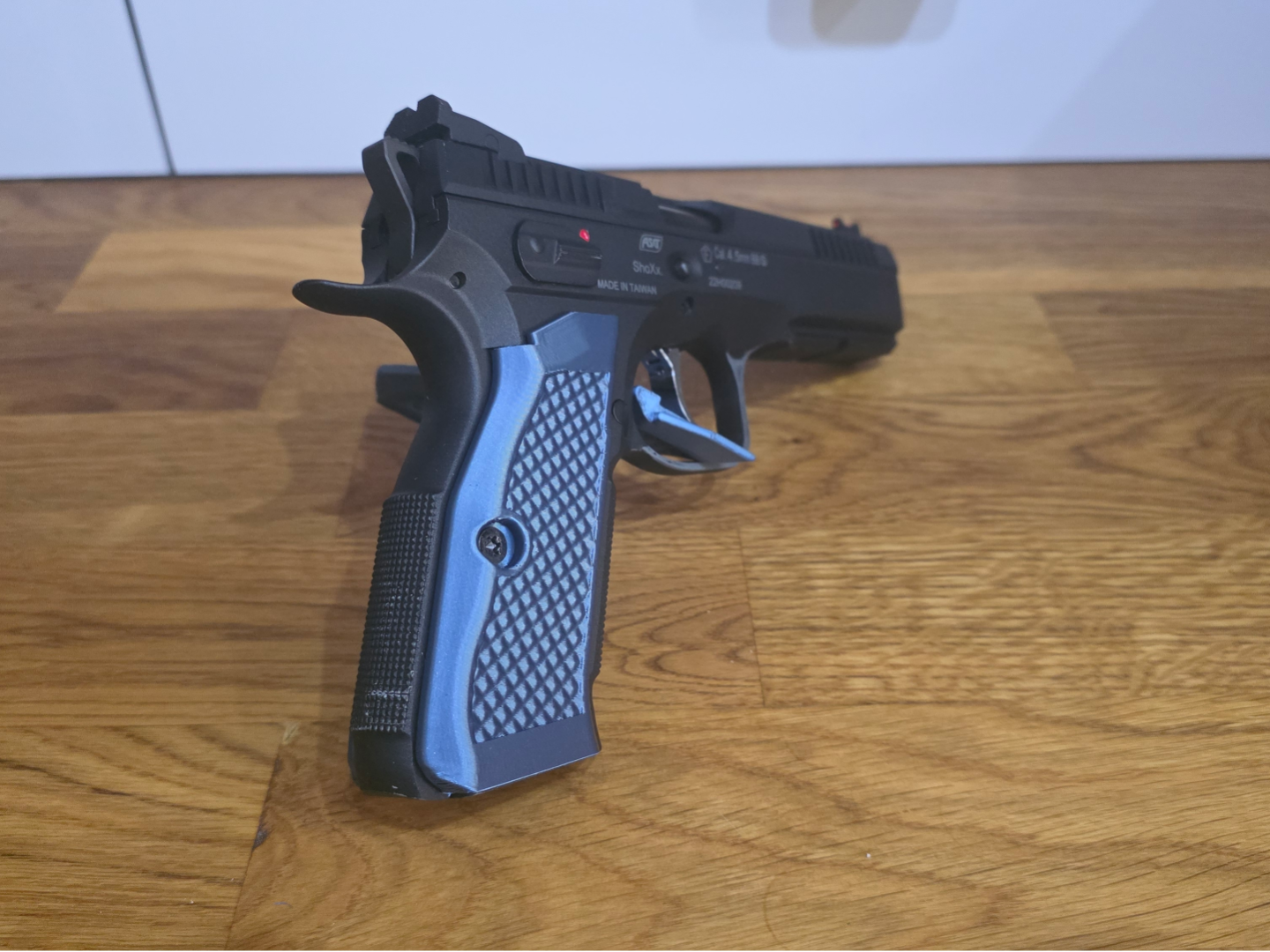 CZ Shadow grips - palmswell