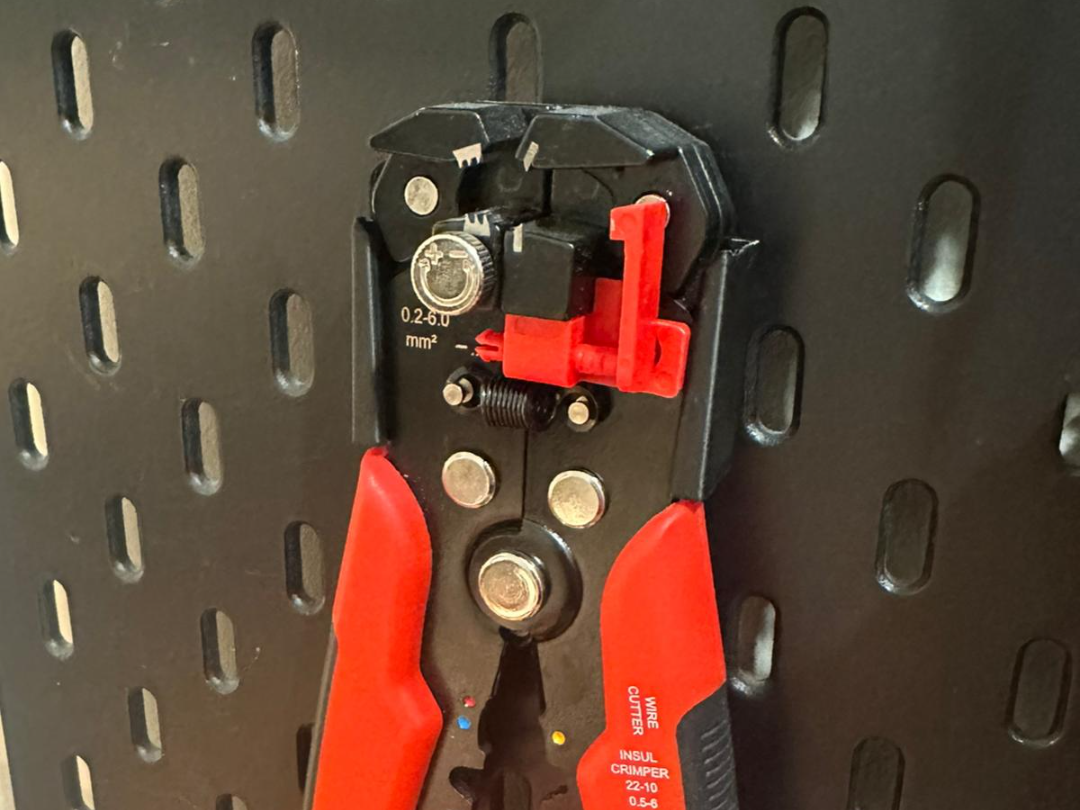 AutoWireCutter holder for Ikea SKADIS V1 PaperClip