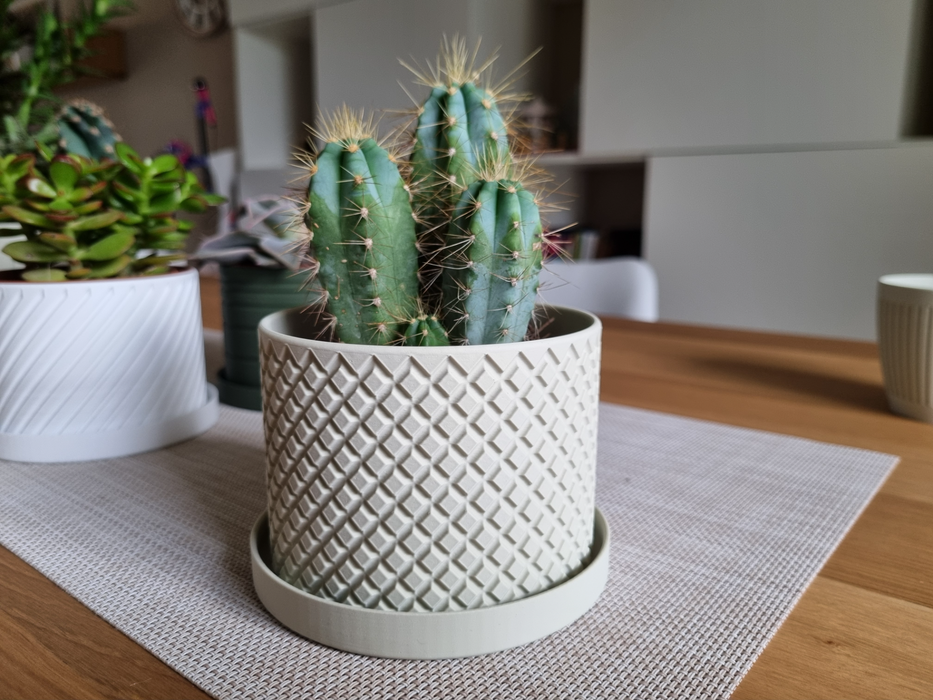 Vase with diamonds