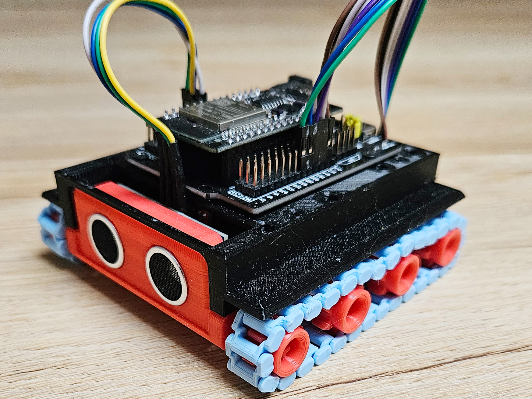 Minisumo - ESP32 autonomous tracked vehicle