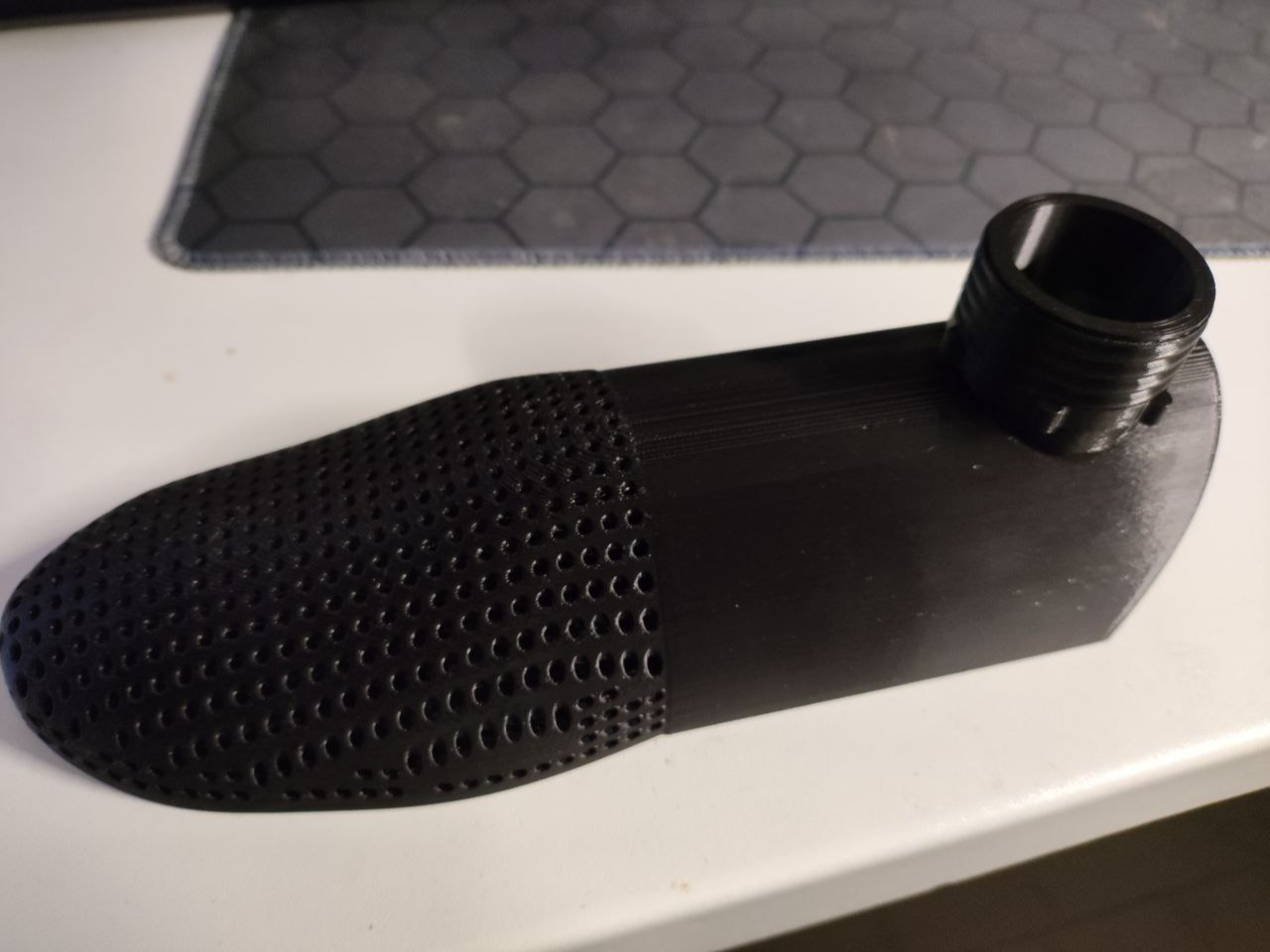 Schuh und Socken Schnüffler Gasmaskenanschluss