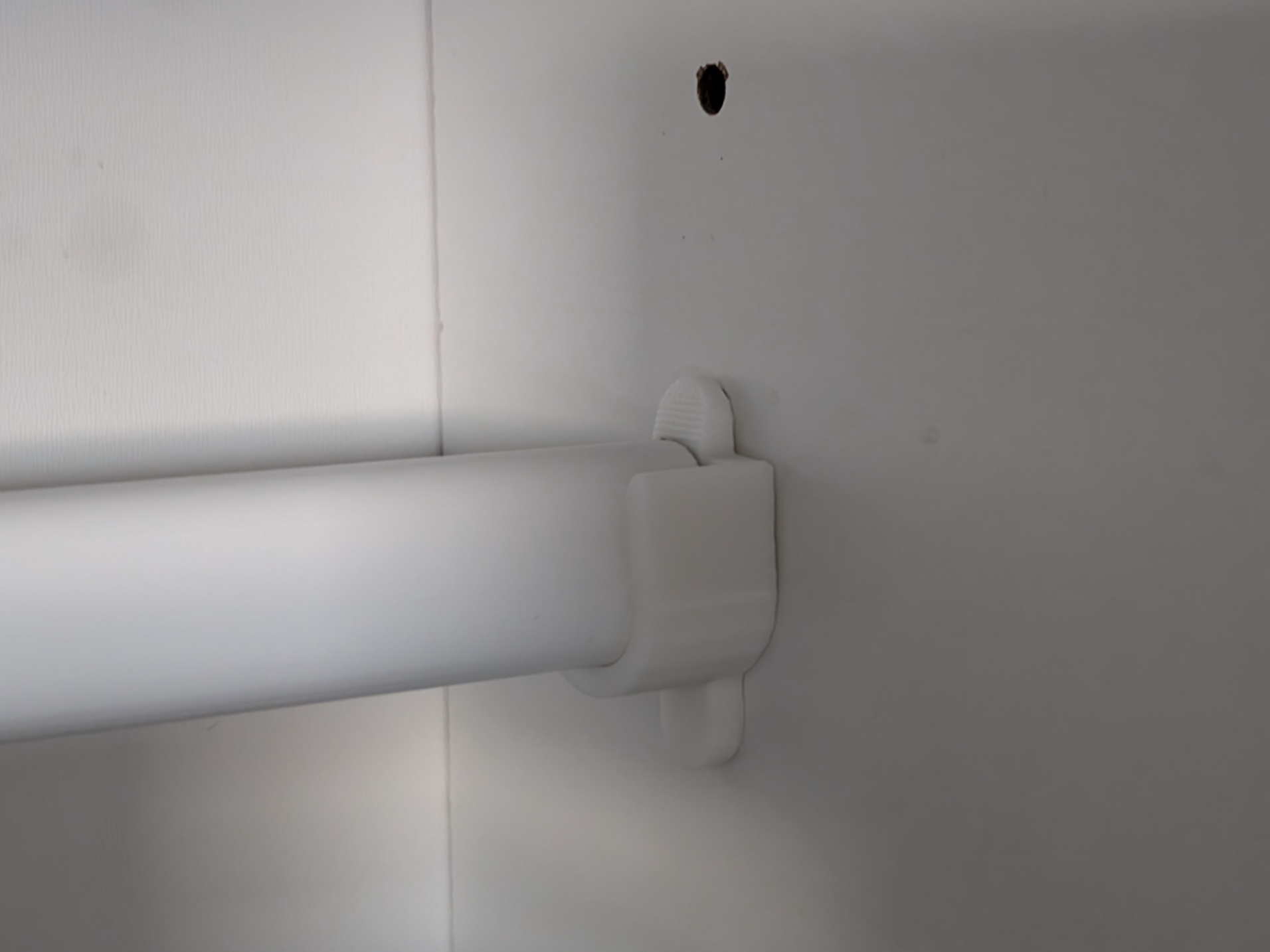 Clostet bar holder (screwless)