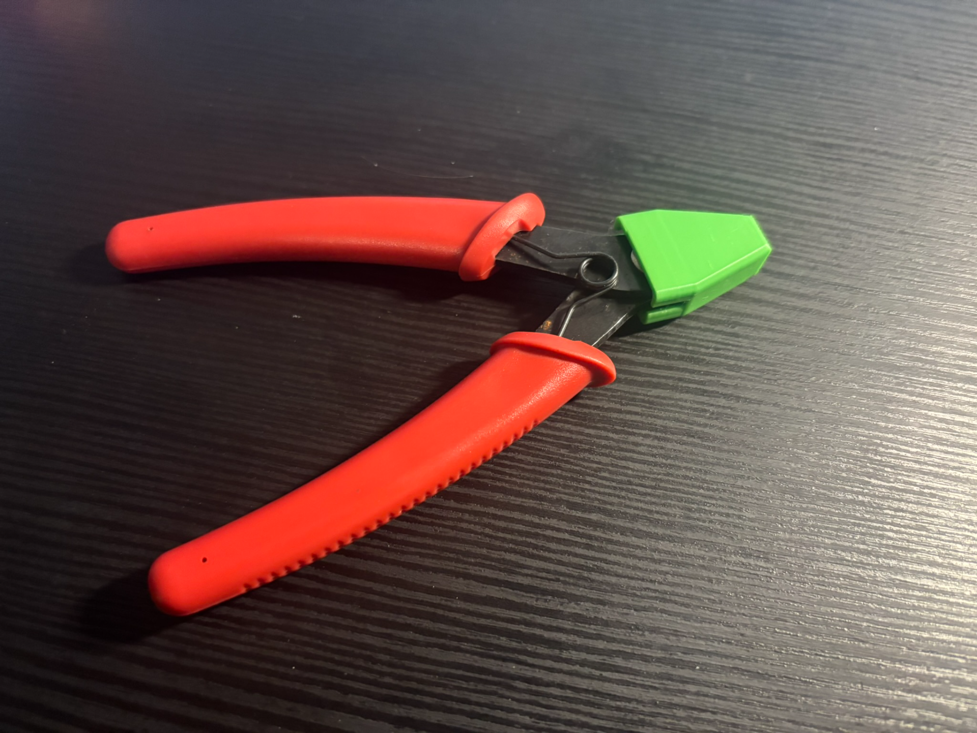 Cutting-plier point cover