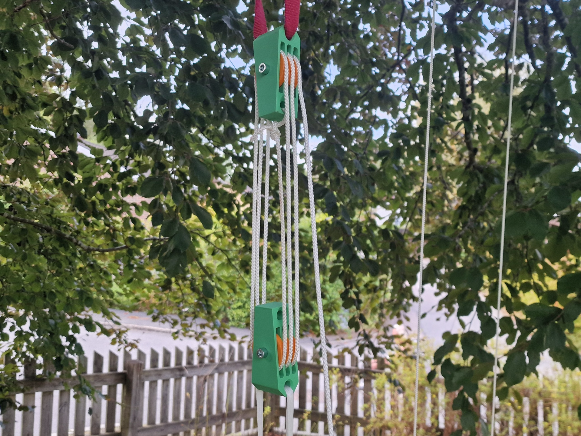 Rope hoist pulley
