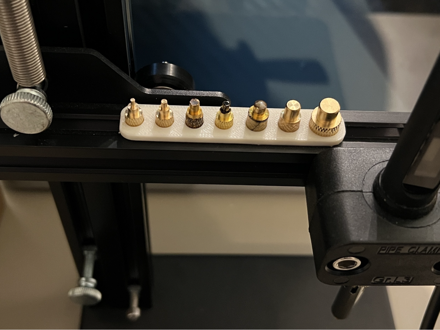 Threaded insert insertion tool bit holder