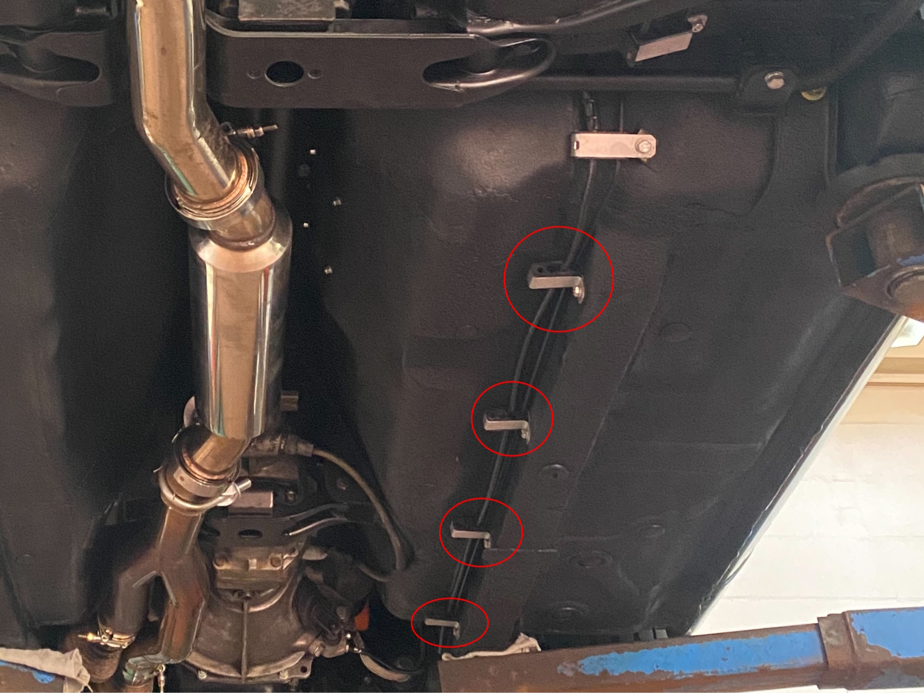 Datsun S30 280z Rubber Insulator Brake Fuel Line 4