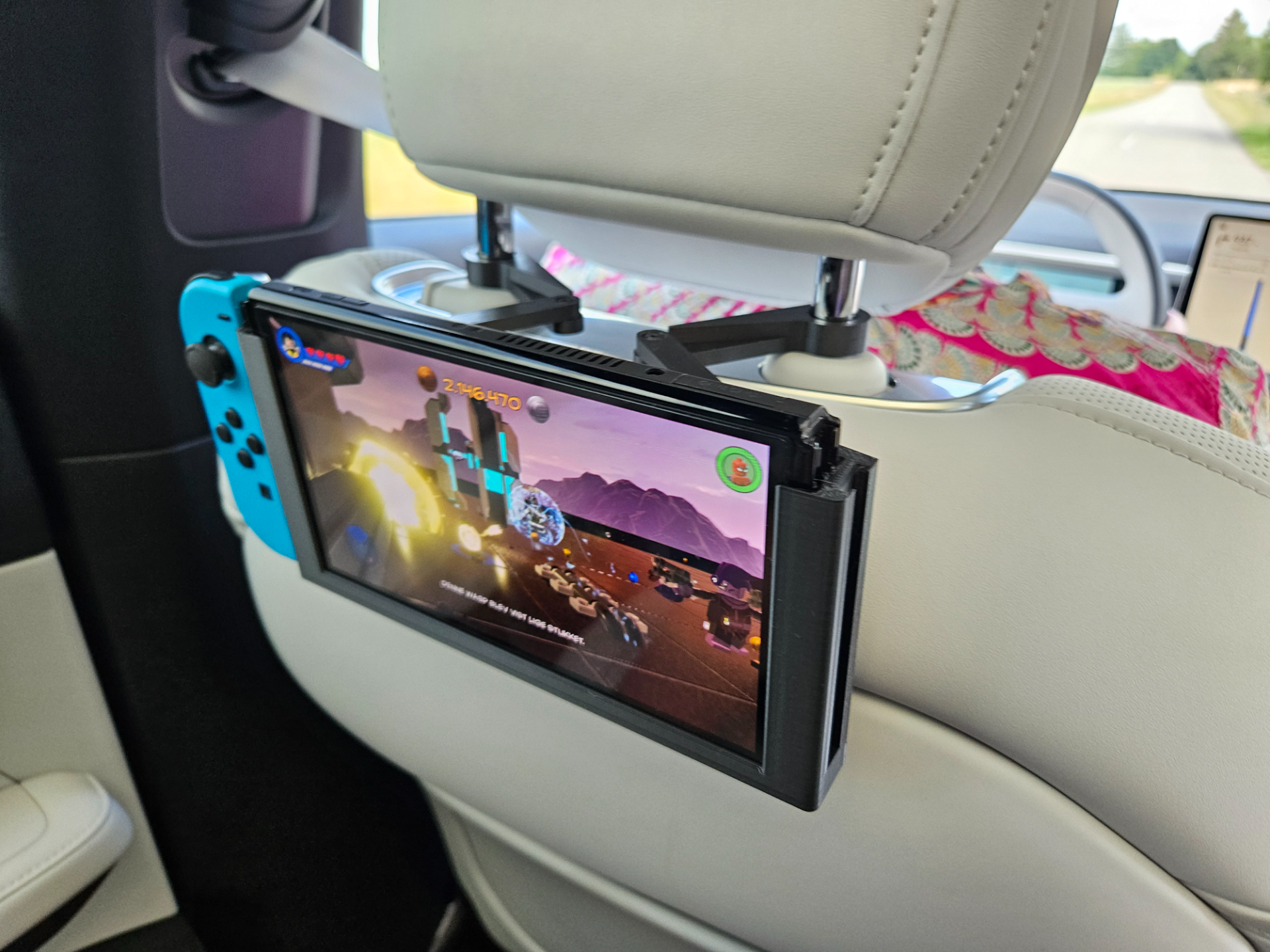Xpeng G6 - ScreenMount for headrest