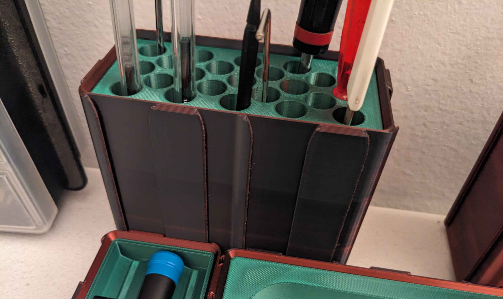 screw driver / pen holder