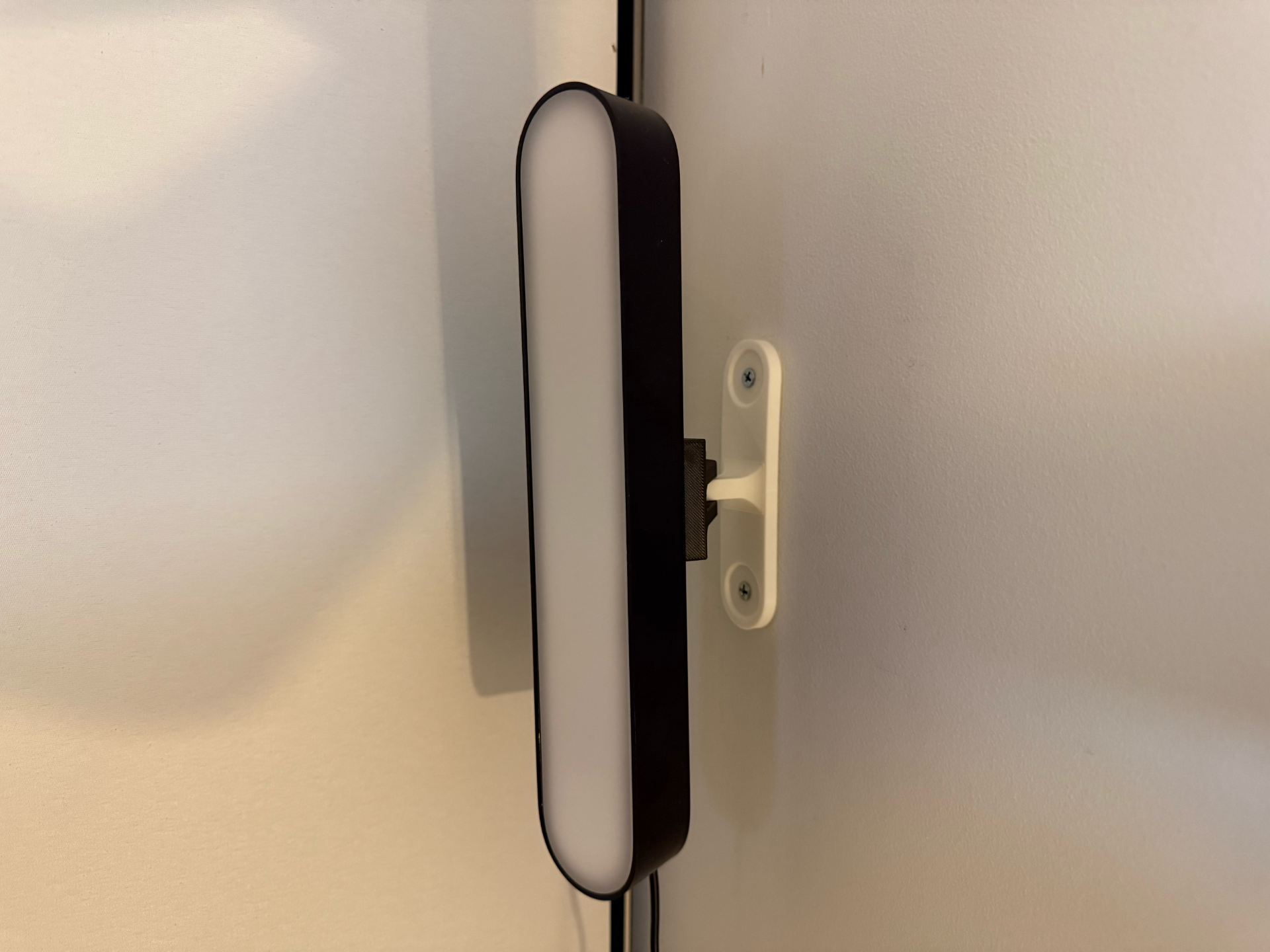 Phillips Hue Play Light Bar: Screw-In Wall Mount