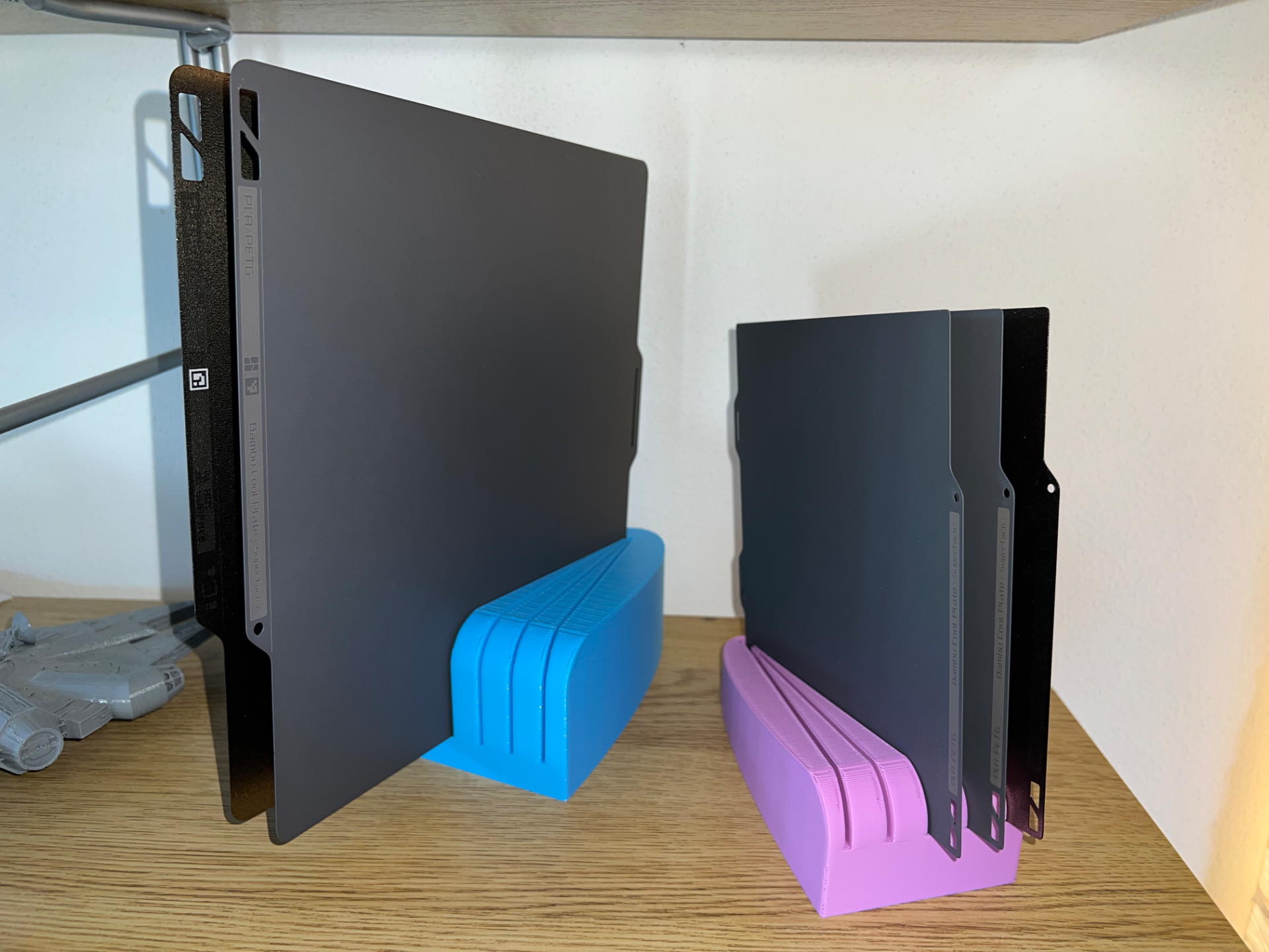 Build plate stand