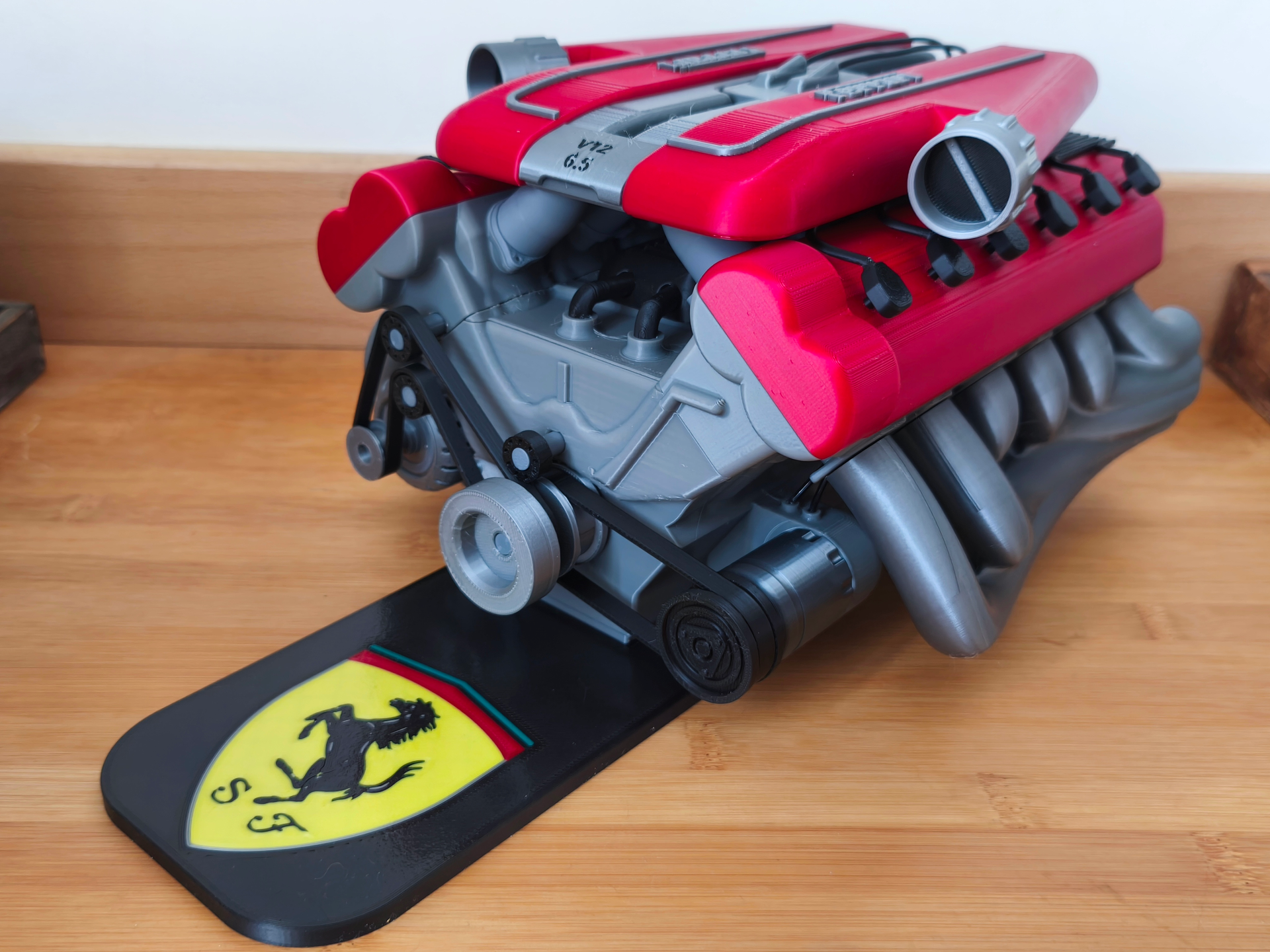 Motor ferrari V12