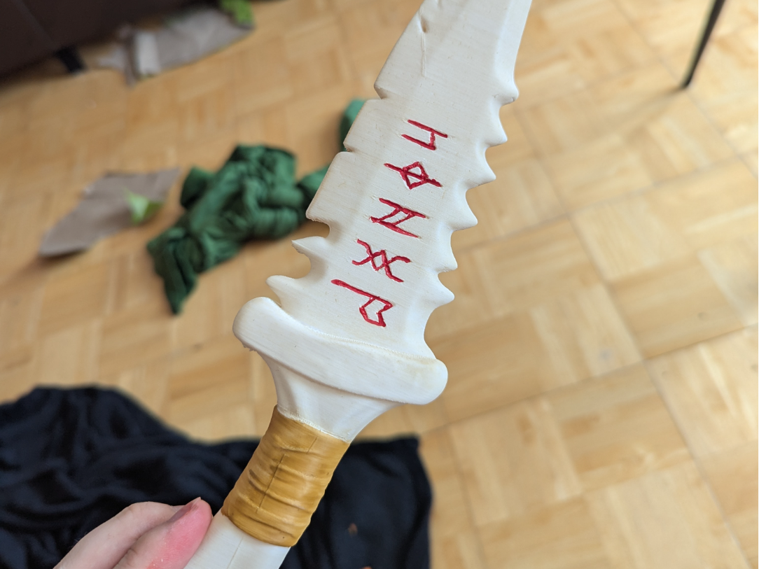 Stylized Hunting Knife - Bone Look with Runes!