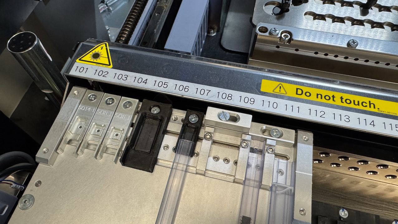 Feeder vibration holder