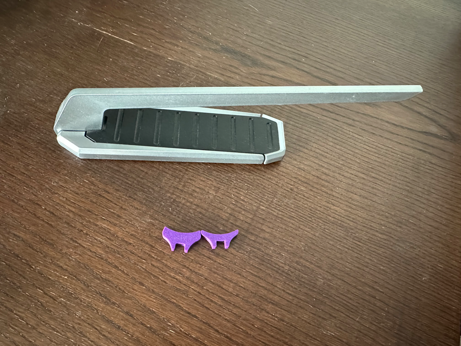 StarWars Galaxy Edge Lightsaber Hilt Stand Clips